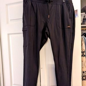 Cherokee Form scrub set